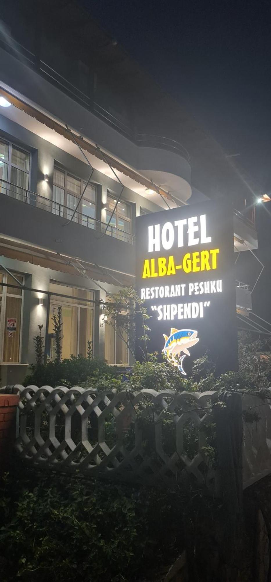 Hotel Alba-Gert Orikum Kültér fotó